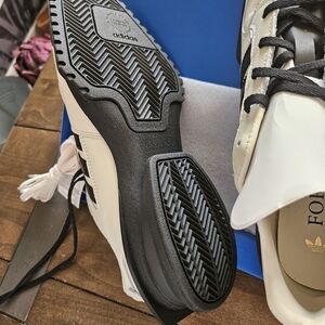 NWT Adidas Forum Sq